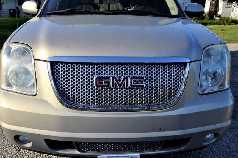 concession-moto-LA CROIX SUR ROUDOULE-min_gmc-yukon-truck-grill-2828425